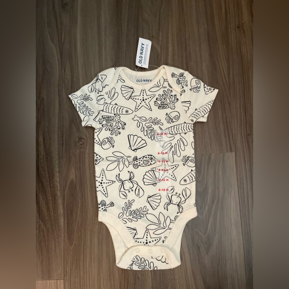 Old Navy Baby Bodysuit in Cream and Black Sea Animals size 6/12M-NWT